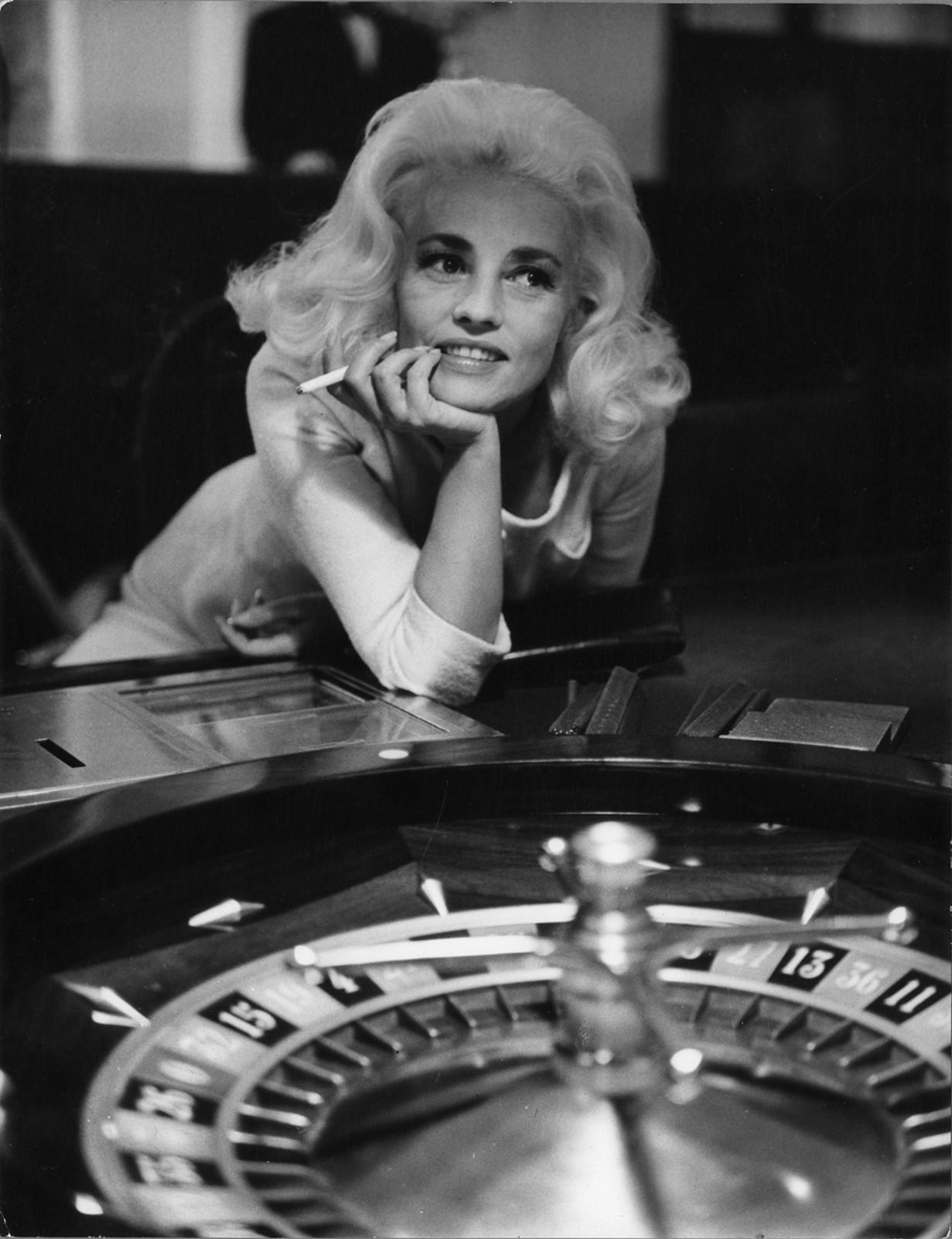 La Baie des Anges (Jacques Demy, 1963). Casino de Monte-Carlo, Monaco, 1962.